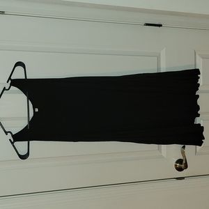 Black sleevless dress. Size Medium, with pockets.